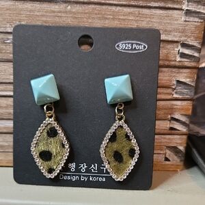 Elegant Gold and Black Dangle Earrings